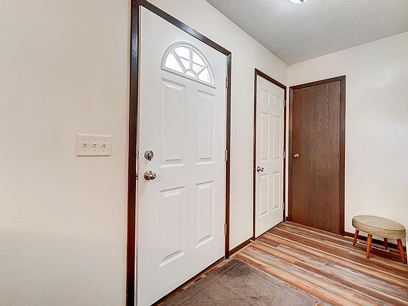 4th image of 8621 Cheshire Ct