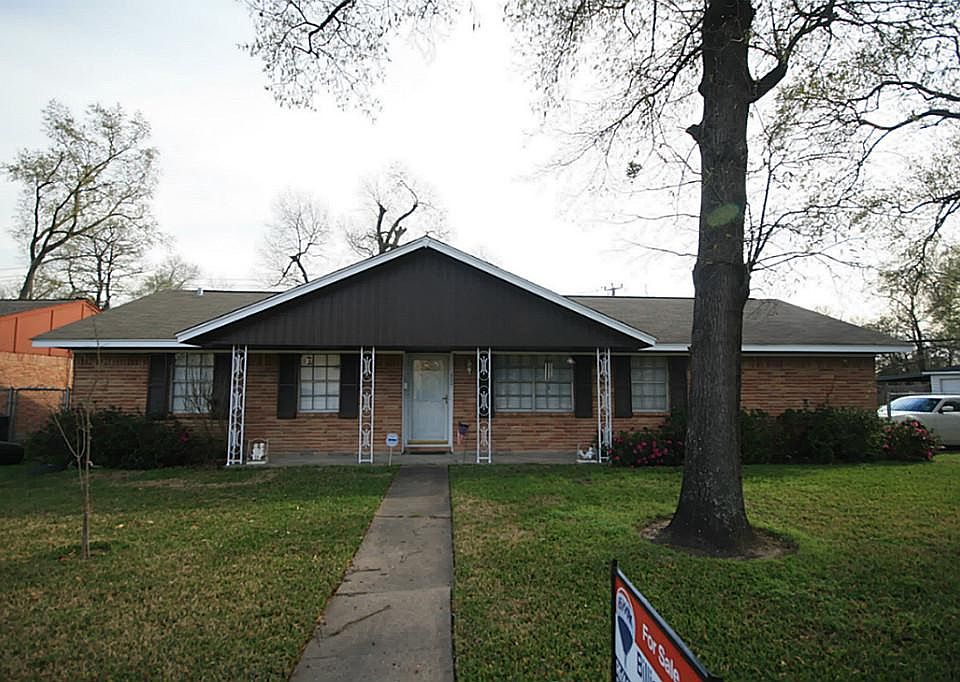 1st image of 13602 Hollypark Dr