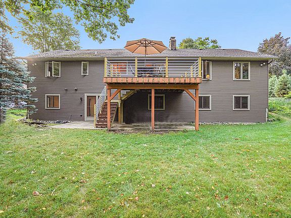 5th image of 3519 Eastview Dr NE