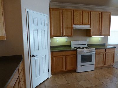 5th image of 15865 Fremont Dr