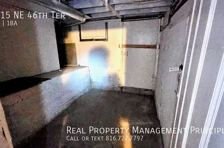 4515 NE 46th Ter — Photo 18