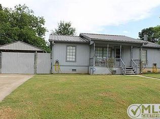 20922 Meadowdale Dr, Chandler, TX 75758