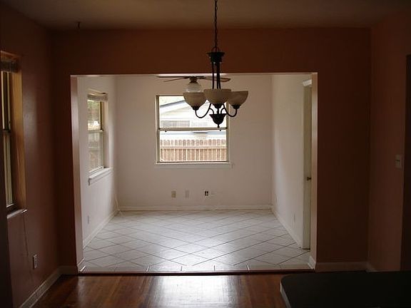 3rd image of 8609 Sanlando Ave