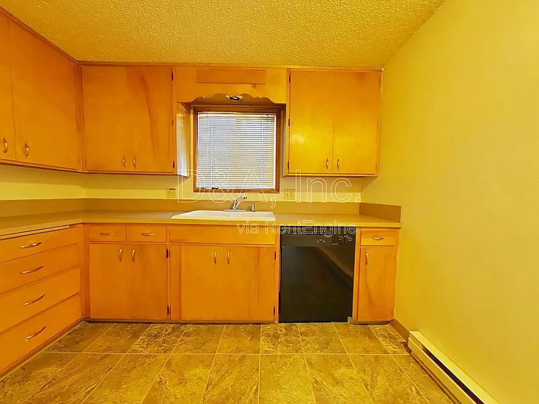 605 NW Kings Blvd #2 — Photo 4