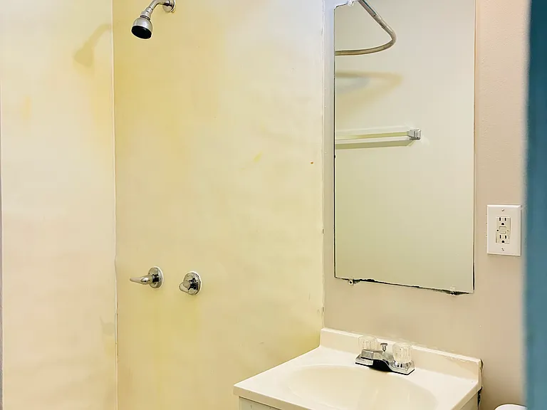 308 W Sullivan St — Photo 8