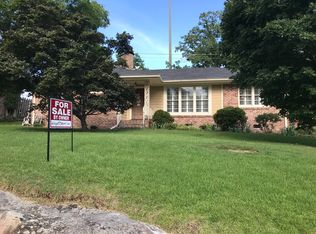 621 Eastwood Pl, Vestavia Hills, AL 35216