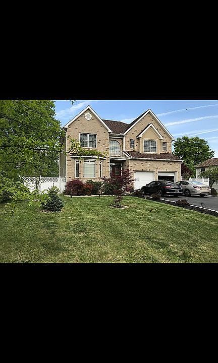 2nd image of 608 Grove Ave