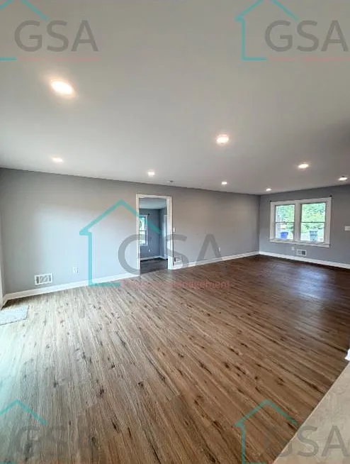 3 bed, 2.5 bath, $1,600 — Photo 3