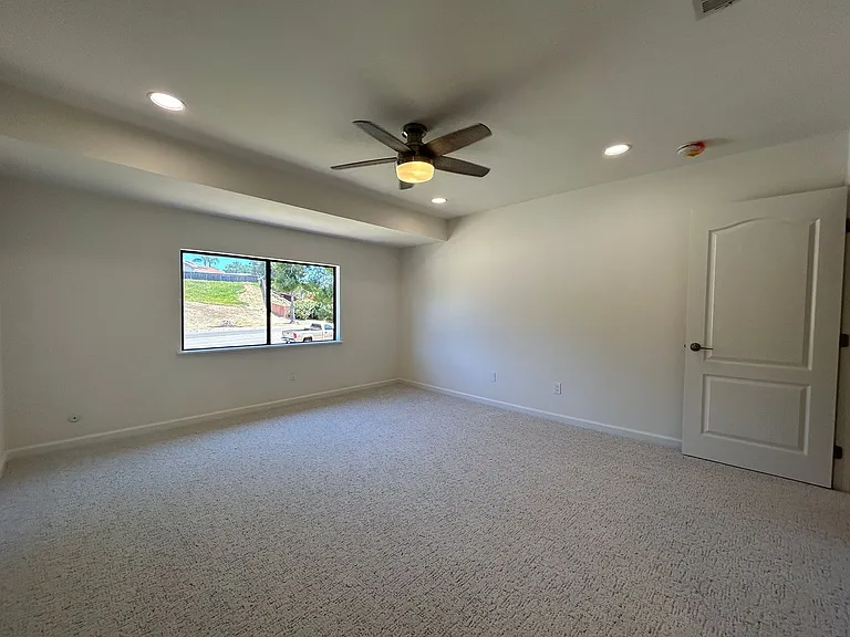 5435 Villas Dr — Photo 15
