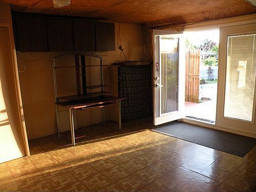 4th image of 3220 Bainbridge Dr