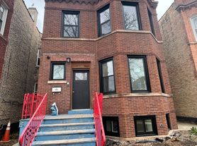 3141 N Ridgeway Ave, Chicago, IL