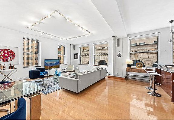 4th image of 55 Liberty St