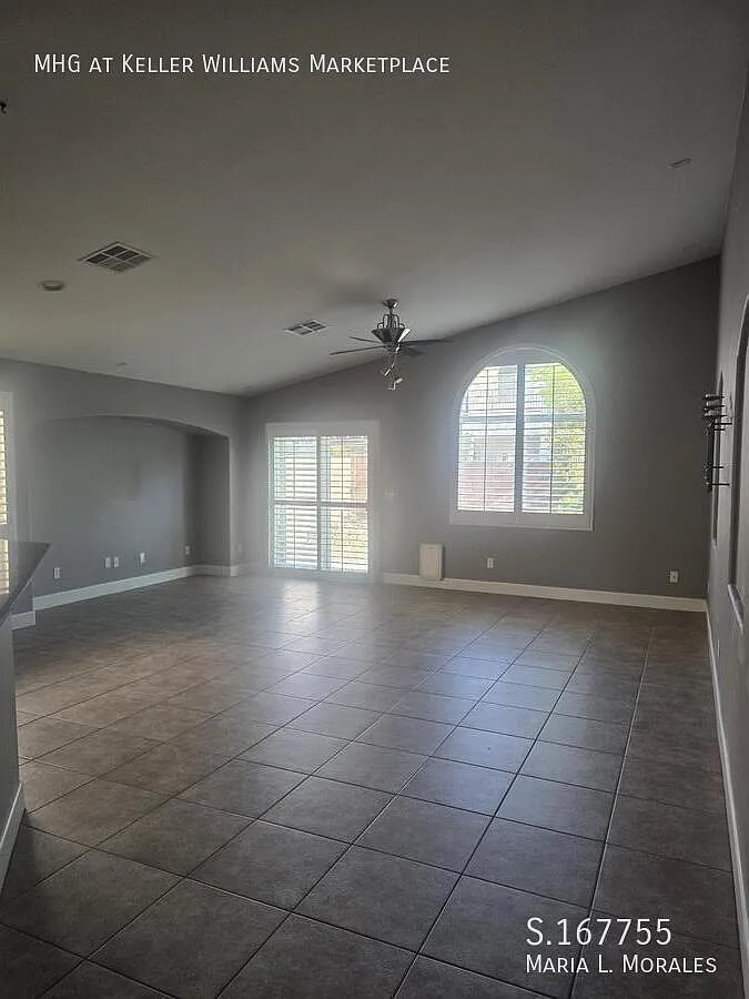 3 bed, 1865 sqft, $2,070 — Photo 2