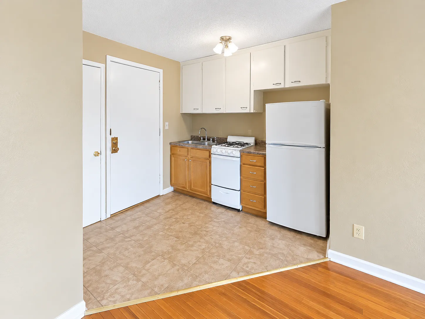 1 bed, $840 — Photo 1