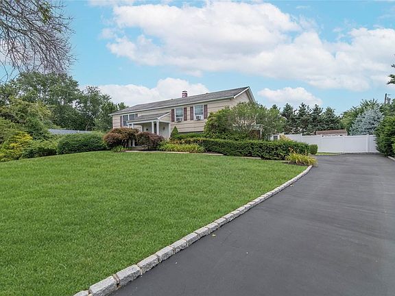 3rd image of 12 Maureen Ln