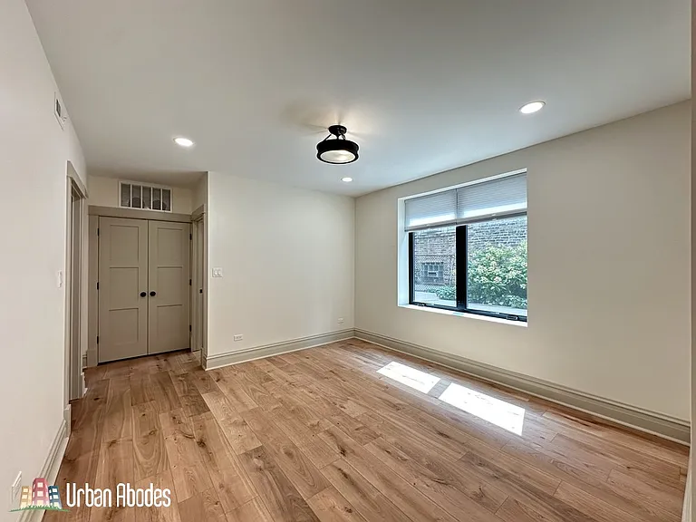 1933 N Fairfield Ave — Photo 13