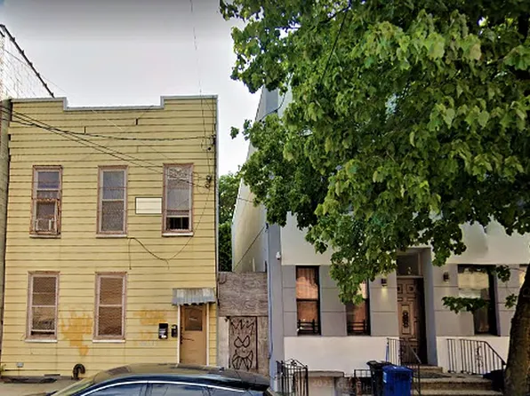 59-20 57th St, Maspeth, NY 11378