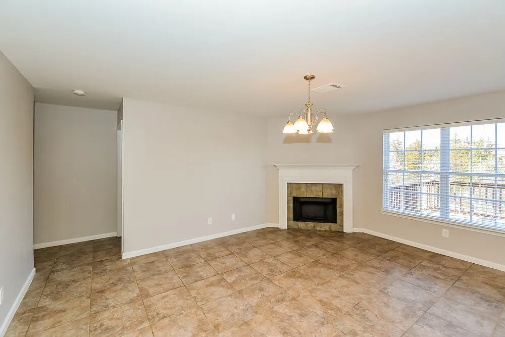 5 bed, 3.0 bath, 2676 sqft, $2,625 — Photo 4