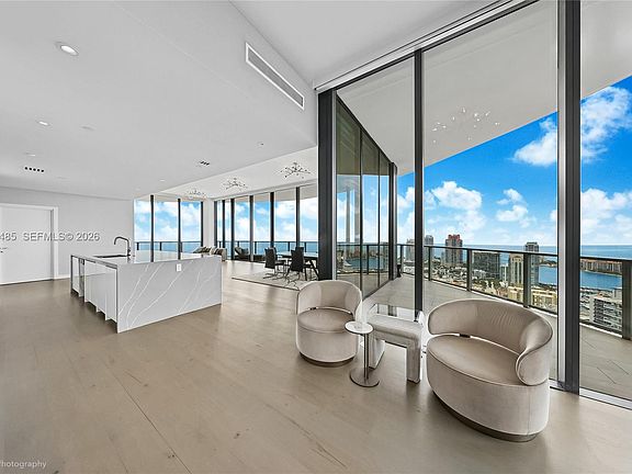 4th image of 500 Alton Rd #4401