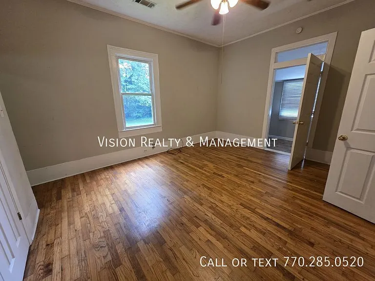 210 Stewart St — Photo 4