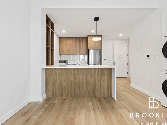 4th image of 50 E 10th St #106