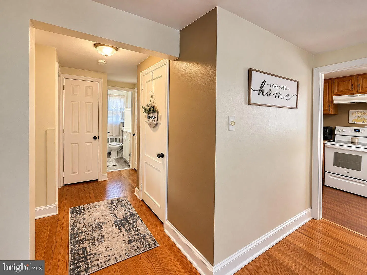 2 bed, 1.0 bath, 868 sqft, $1,750 — Photo 4