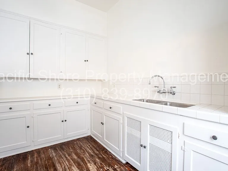 559 Alexandria Apartments — Photo 8