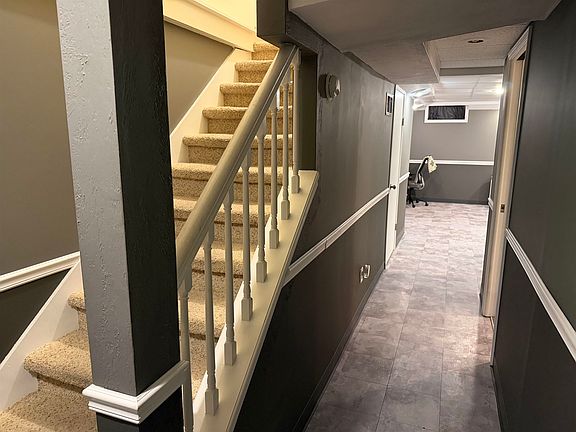 5th image of 403 Williamsburg Way Ct