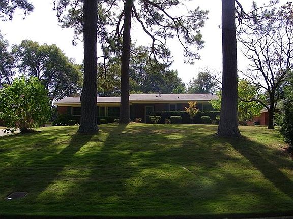4th image of 2812 Montrose Ave