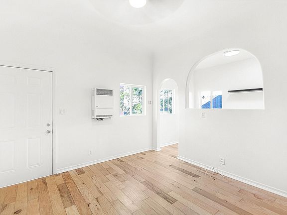 3rd image of 1433 Echo Park Ave #1/2
