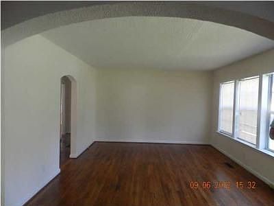 4th image of 1605 Tombras Ave