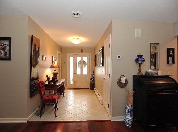 5th image of 216 Kennedy Dr