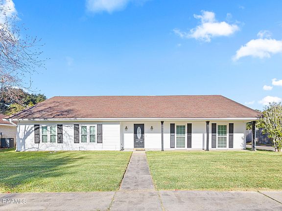 3rd image of 102 Kent Cir