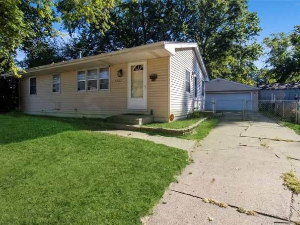 3707 E 38th St, Des Moines, IA 50317