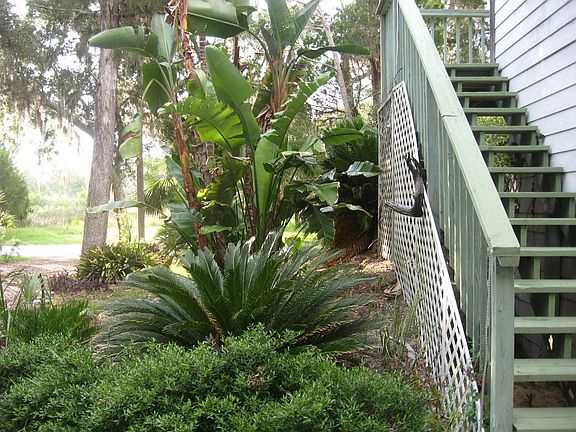 side stairs