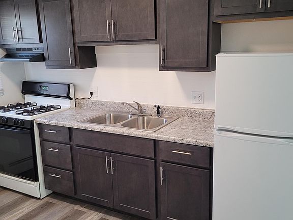 2nd image of 821 Carrier Creek Blvd NE APT 1