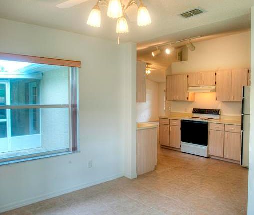 5th image of 14 Burgess Pl