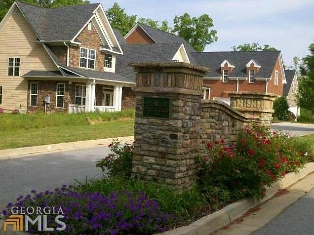 2nd image of 9231 Golfview Cir