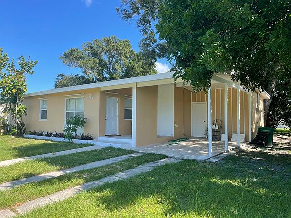 2nd image of 104 SE Serenata Ct