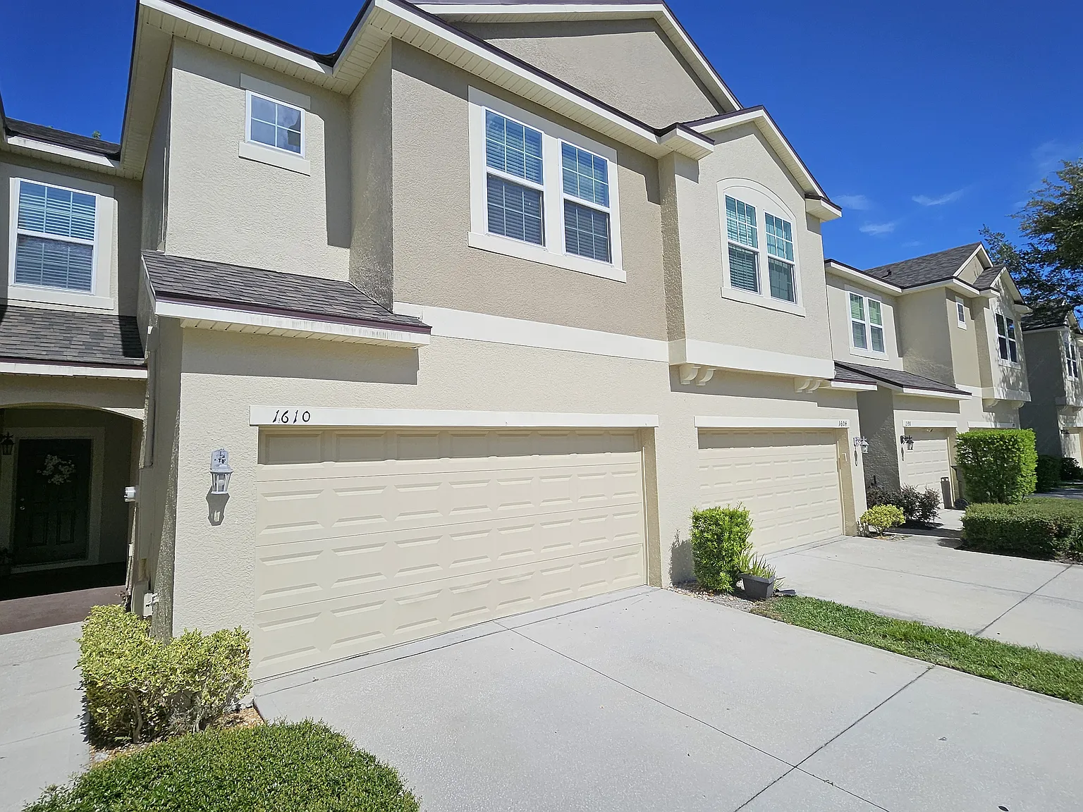 3 bed, 2.5 bath, 1497 sqft, $2,200 — Photo 1