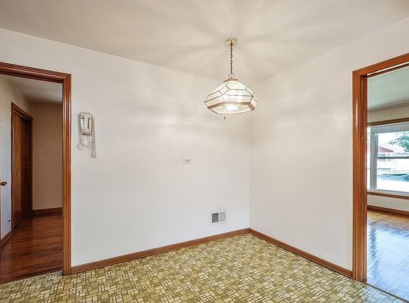4th image of 9104 Newcastle Ave