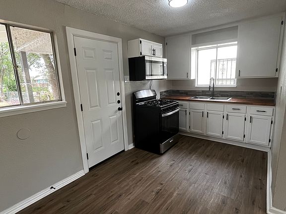 3rd image of 834 Yucca St