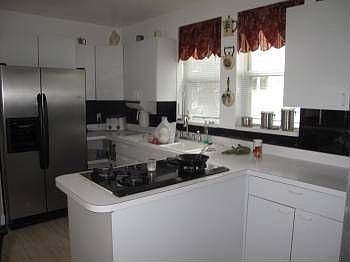 5th image of 36 Wellesley Ave