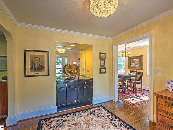 3rd image of 211 Aberdeen Dr