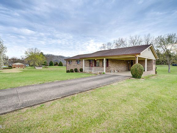 3rd image of 157 Lakeview Cir