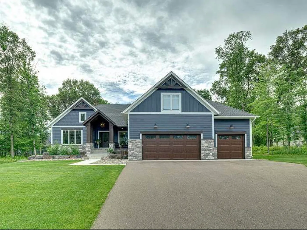 4 bed, 3.5 bath, 3671 sqft, $5,500 — Photo 1