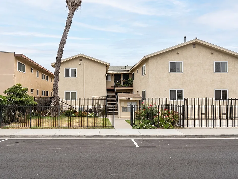 10124 S Felton Ave