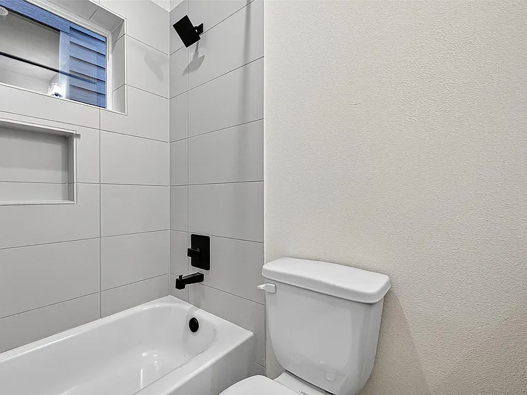 3315 Daphne St — Photo 29