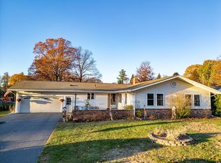 27 Lourdes Dr, Leominster, MA 01453