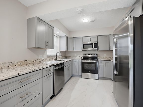 3rd image of 1033 Goldenrod Rd